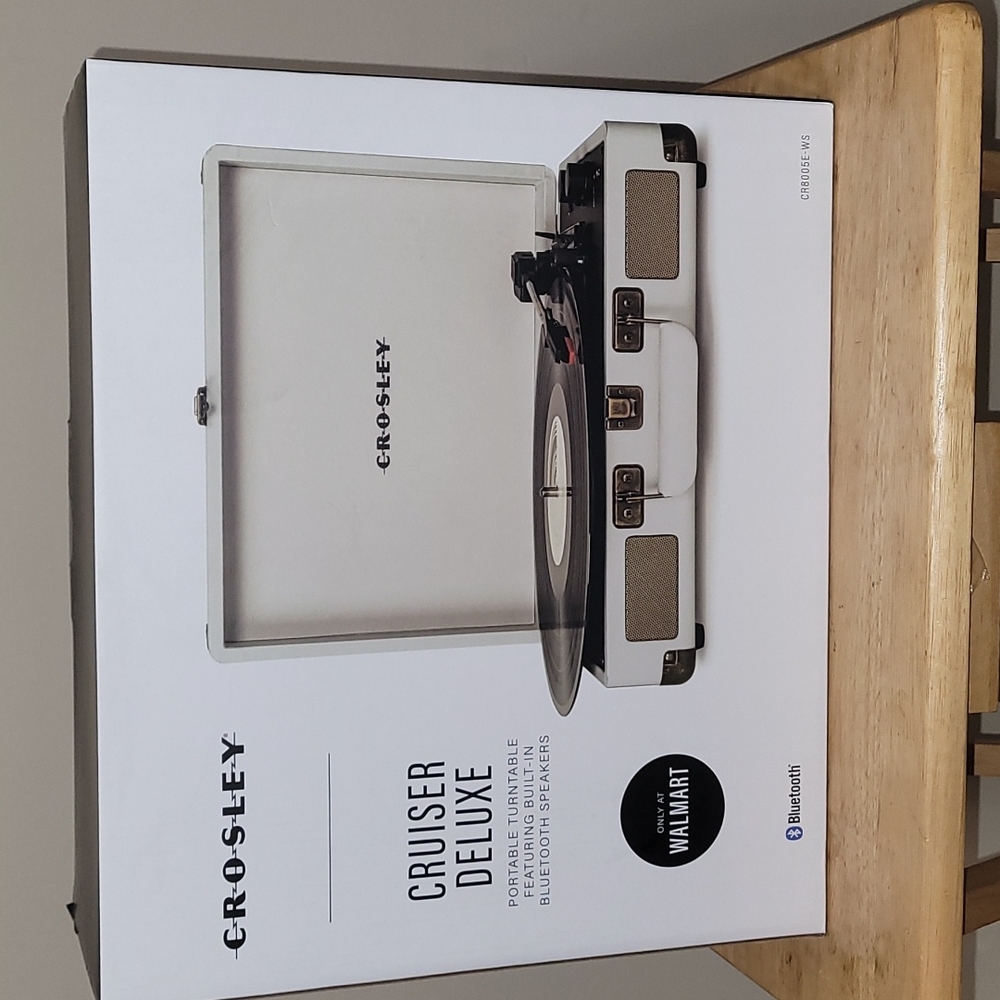 Crosley Deluxe Cruiser w/Bluetooth in White Sand